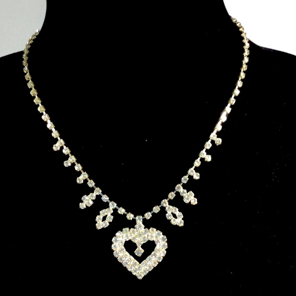 Pretty sparkly heart rhinestone necklace